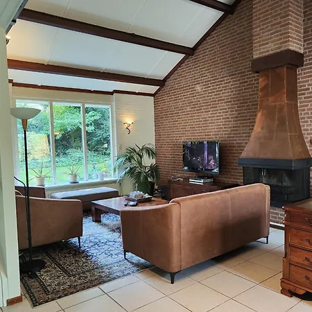 Vakantiehuis Charming In With Garden *