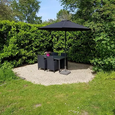 Charming In With Garden Holiday home