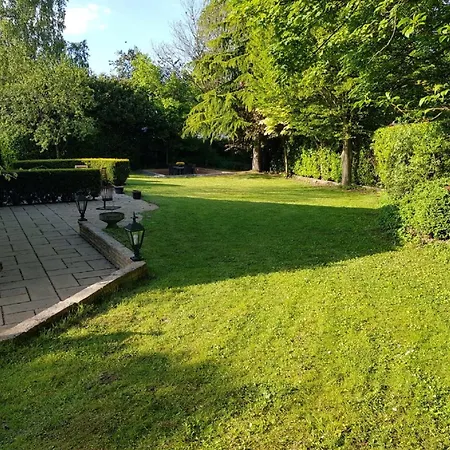 Charming In With Garden Holiday home